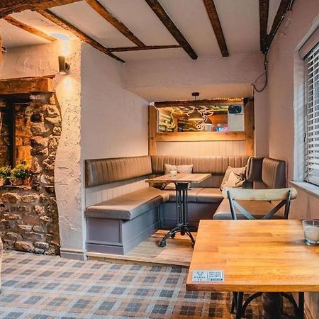 Charming 1-Bed Loft In Caerleon Apartment นิวพอร์ต ภายนอก รูปภาพ