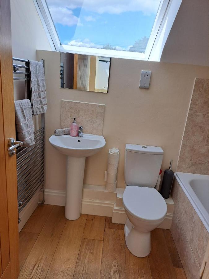 Charming 1-Bed Loft In Caerleon Apartment นิวพอร์ต ภายนอก รูปภาพ
