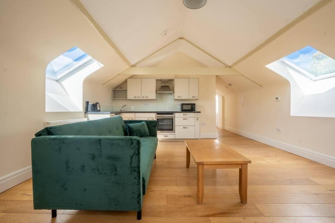 Charming 1-Bed Loft In Caerleon Apartment นิวพอร์ต ภายนอก รูปภาพ