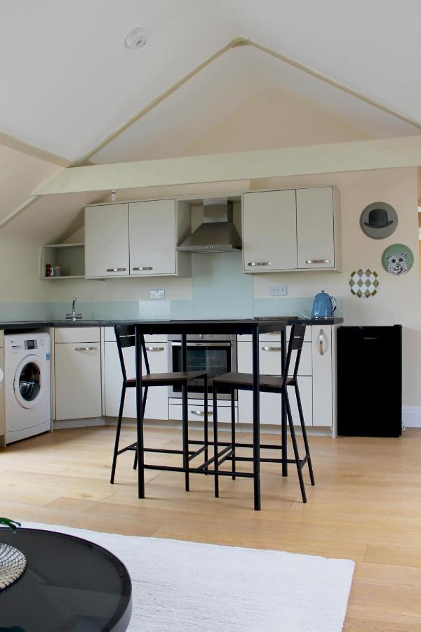 Charming 1-Bed Loft In Caerleon Apartment นิวพอร์ต ภายนอก รูปภาพ