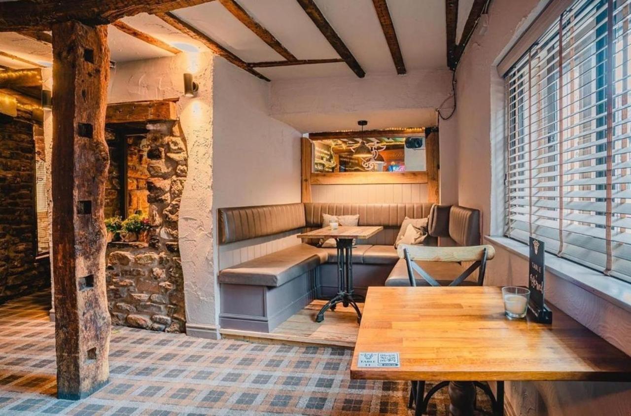 Charming 1-Bed Loft In Caerleon Apartment นิวพอร์ต ภายนอก รูปภาพ